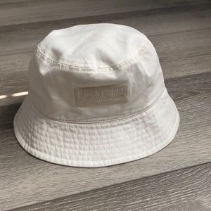 Hollister, white hat